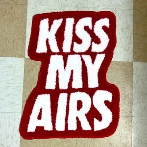 Kiss My Airs Rug